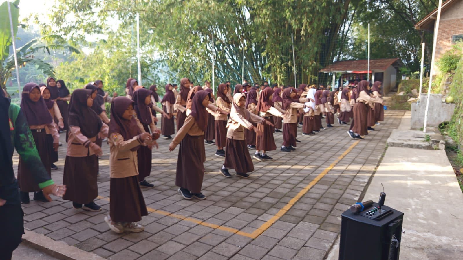 Senam Anak Indonesia Hebat