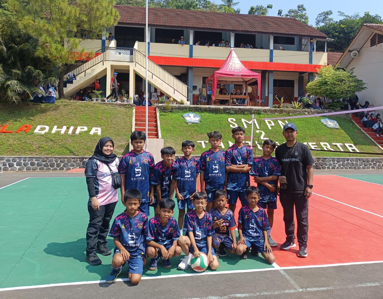 Turnamen voli antar SD/MI di SMP Negeri 2 Tanjungkerta